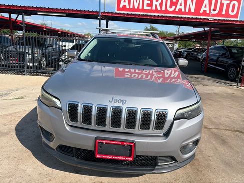 Used 2019 Jeep Cherokee Latitude Plus w/ Comfort/Convenience Group FWD image 10