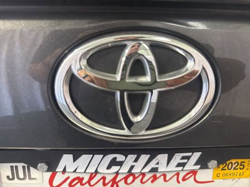 Used 2021 Toyota RAV4 LE AWD/4WD image 12
