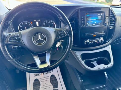 Used 2022 Mercedes-Benz Metris Passenger image 9