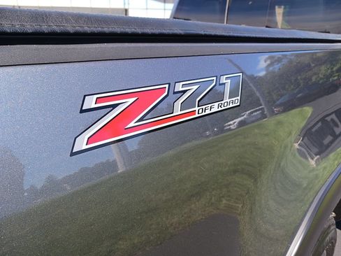 Used 2019 Chevrolet Colorado Z71 AWD/4WD image 12