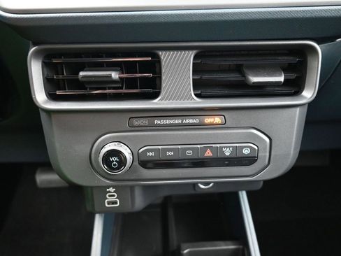 New 2025 Ford Maverick XL image 18