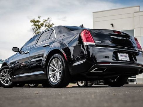 Used 2015 Chrysler 300 C RWD image 2
