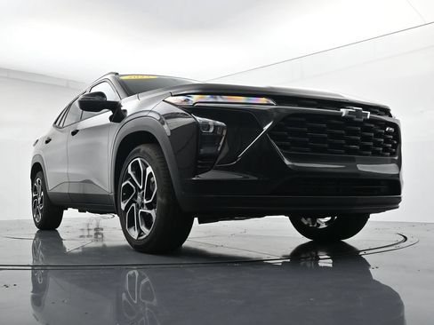 Used 2025 Chevrolet Trax RS w/ Driver Confidence Package FWD image 32