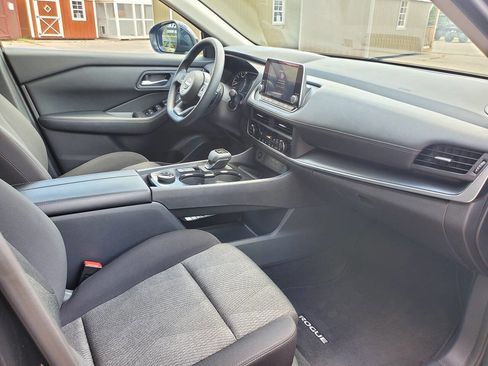Used 2024 Nissan Rogue SV image 11