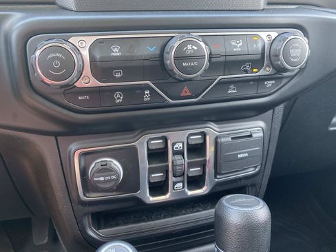 Used 2022 Jeep Gladiator Sport AWD/4WD image 28