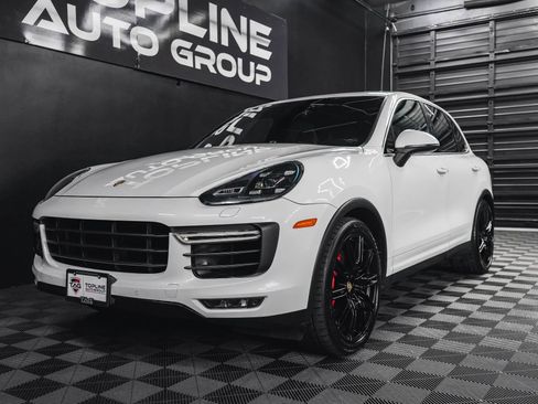 Used 2015 Porsche Cayenne Turbo image 30