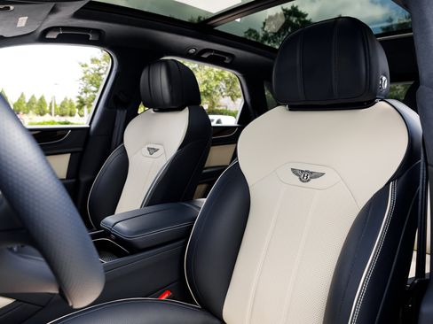 Certified 2024 Bentley Bentayga image 21