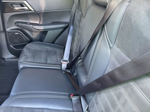 Used 2025 Mitsubishi Outlander SE AWD/4WD image 26