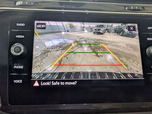 Used 2024 Volkswagen Tiguan SE R-Line image 27