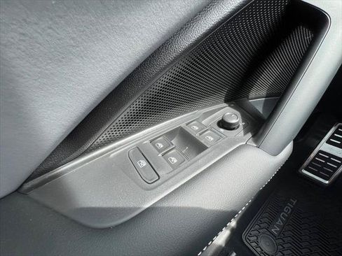 New 2026 Volkswagen Tiguan SE R-Line AWD/4WD image 12