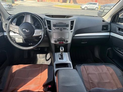 Used 2010 Subaru Outback 2.5i Premium AWD/4WD image 11