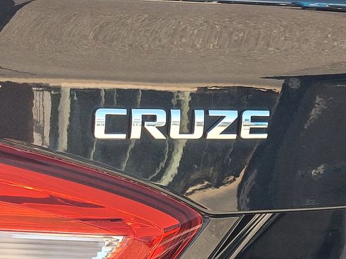 Used 2018 Chevrolet Cruze LS FWD image 10