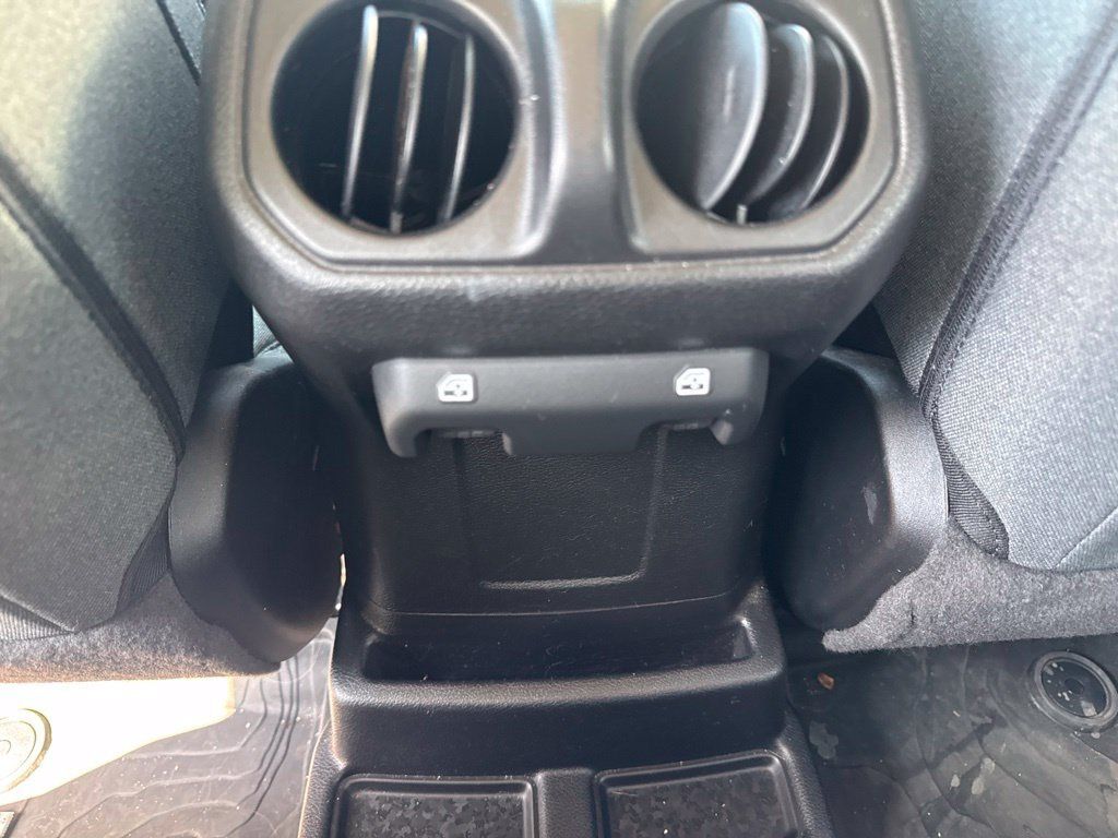 Used 2024 Jeep Wrangler Unlimited AWD/4WD image 18