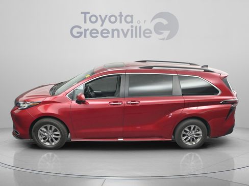 Certified 2023 Toyota Sienna XLE FWD image 4