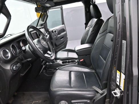 Used 2018 Jeep Wrangler Unlimited Sahara w/ Cold Weather Group AWD/4WD image 13