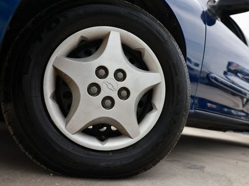 Used 2005 Chevrolet Cavalier Sedan w/ Preferred Equipment Group FWD image 29