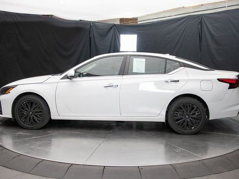 Used 2025 Nissan Altima 2.5 SV w/ SV Special Edition Package image 9