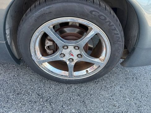 Used 2004 Chevrolet Corvette Coupe image 10