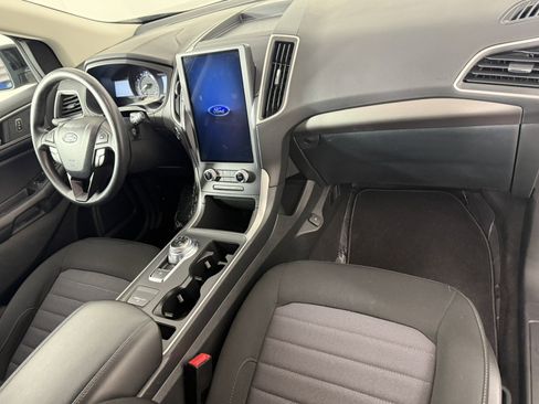 Certified 2024 Ford Edge SE w/ Black Appearance Package image 11