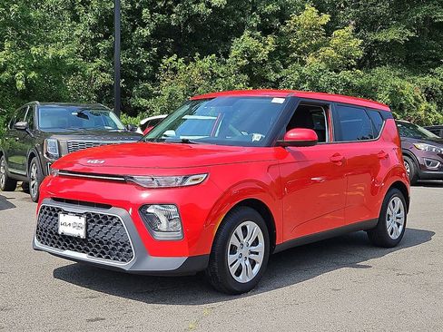 Used 2022 Kia Soul LX FWD image 3