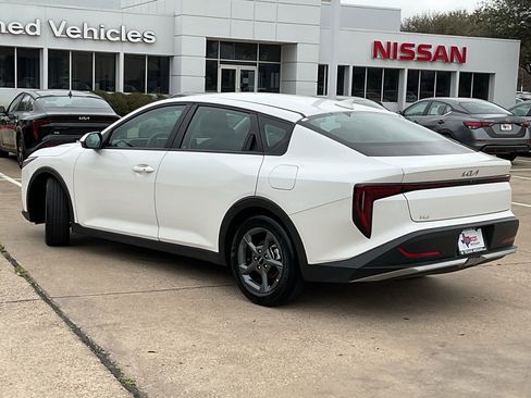 Used 2025 Kia K4 LXS image 7