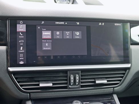 Used 2019 Porsche Cayenne AWD/4WD image 24