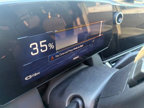 Used 2025 Chevrolet Equinox EV LT w/ Comfort Package FWD image 9