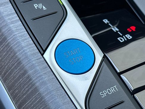 Used 2025 BMW i4 eDrive40 w/ Driving Assistance Package image 28