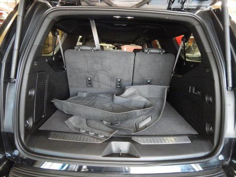 Used 2023 Chevrolet Suburban Z71 image 9