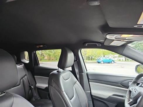 Used 2024 Jeep Compass Latitude AWD/4WD image 12