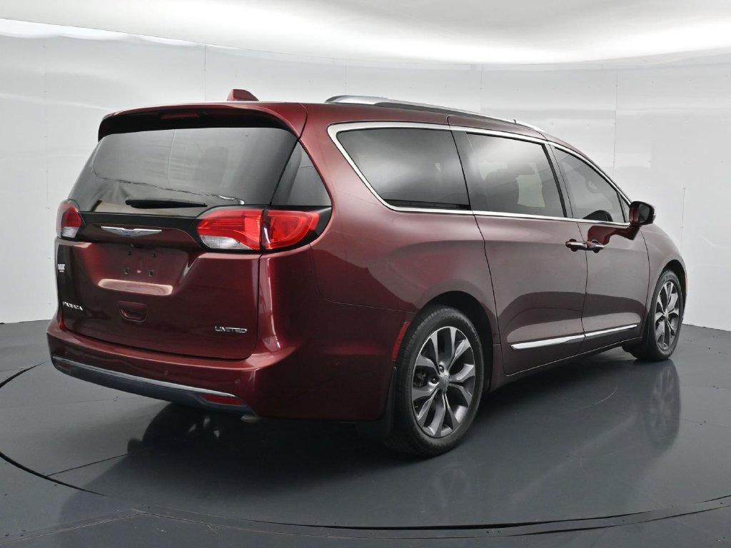 Used 2020 Chrysler Pacifica Limited w/ Tire & Wheel Group FWD image 7