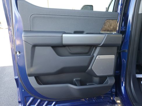 New 2026 Ford F250 Lariat w/ Black Appearance Package image 9