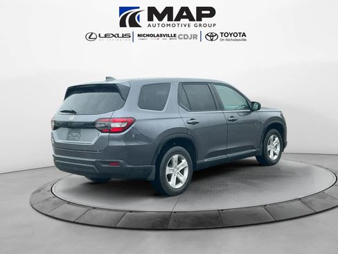 Used 2023 Honda Pilot LX image 5