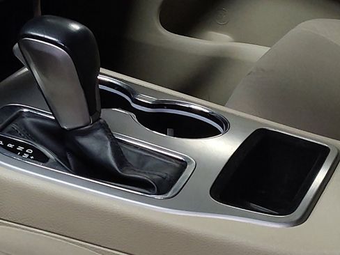 Used 2022 Jeep Grand Cherokee Laredo E image 26