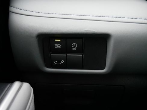 Certified 2023 Toyota Highlander XLE image 27