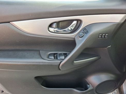 Used 2020 Nissan Rogue Sport SL w/ Premium Package image 13