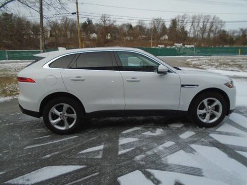 Used 2019 Jaguar F-PACE Premium image 9