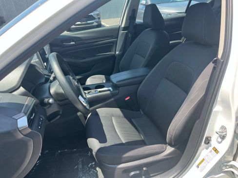 Used 2025 Nissan Altima 2.5 SV FWD image 32