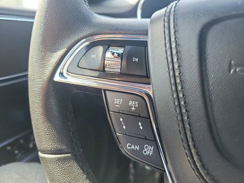 Used 2019 Lincoln Continental Premiere FWD image 18