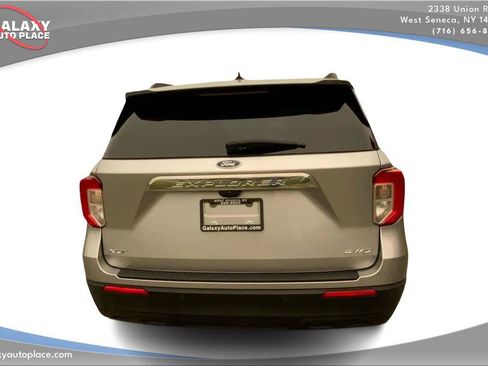 Used 2021 Ford Explorer XLT AWD/4WD image 6