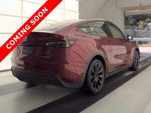 Used 2024 Tesla Model Y Long Range AWD/4WD image 4