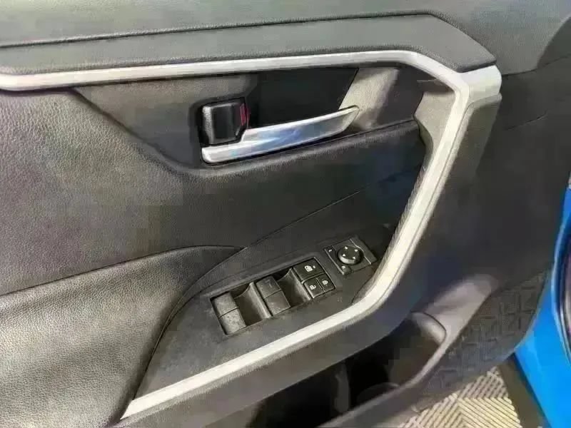 Used 2019 Toyota RAV4 XLE AWD/4WD image 32