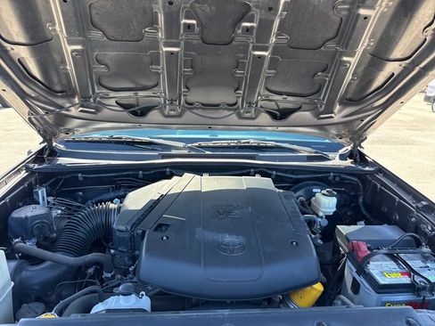 Used 2015 Toyota Tacoma PreRunner w/ SR5 Package RWD image 27