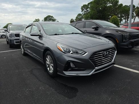 Used 2019 Hyundai Sonata SE FWD image 2