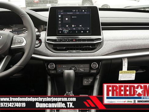 New 2025 Jeep Compass Latitude image 19