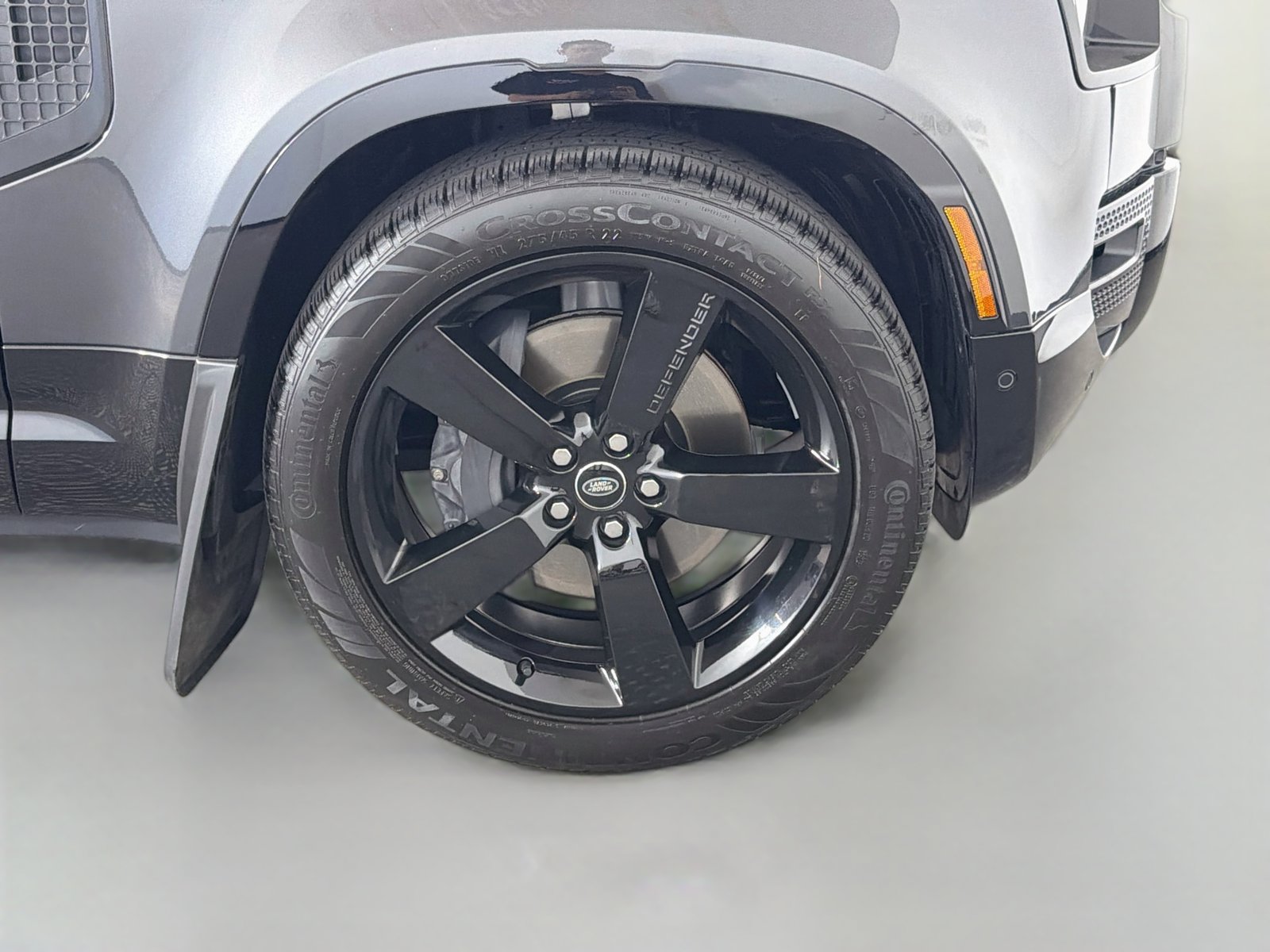 Certified 2025 Land Rover Defender 130 X-Dynamic SE AWD/4WD image 35