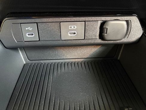 New 2026 Toyota Prius Plug-In Hybrid FWD image 25