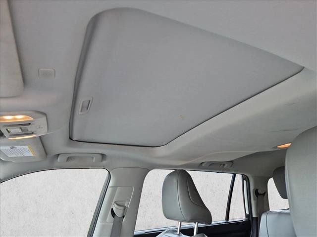 Used 2020 Toyota Highlander XLE AWD/4WD image 16