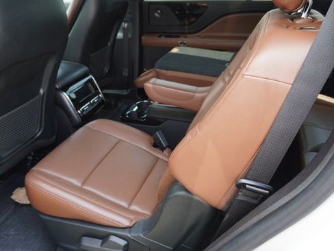 Used 2021 Lincoln Aviator Reserve w/ Equipment Group 201A RWD image 12