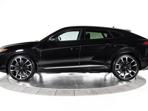 Used 2022 Lamborghini Urus AWD/4WD image 2